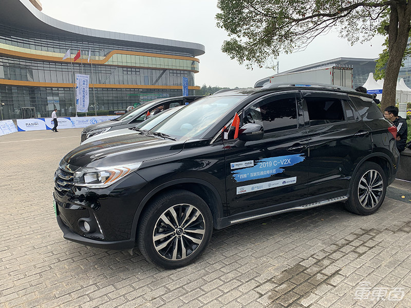 V2X产业玩家齐聚四跨测试！高新兴发力芯片模组、终端破局V2X商业难题