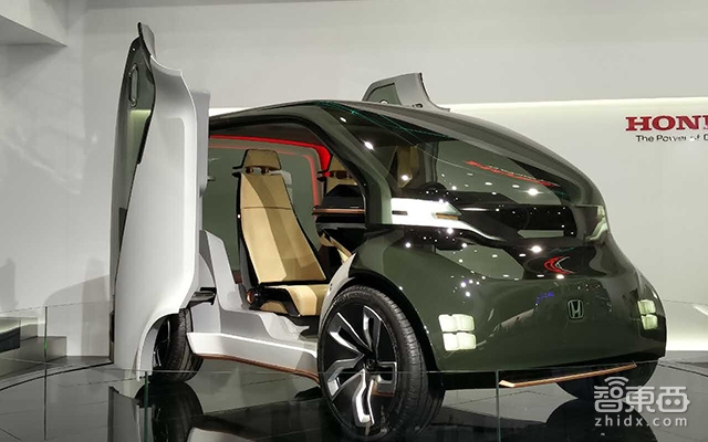 CES Asia 2017首日:消費(fèi)電子展變“車展”VR冷清中蓄力