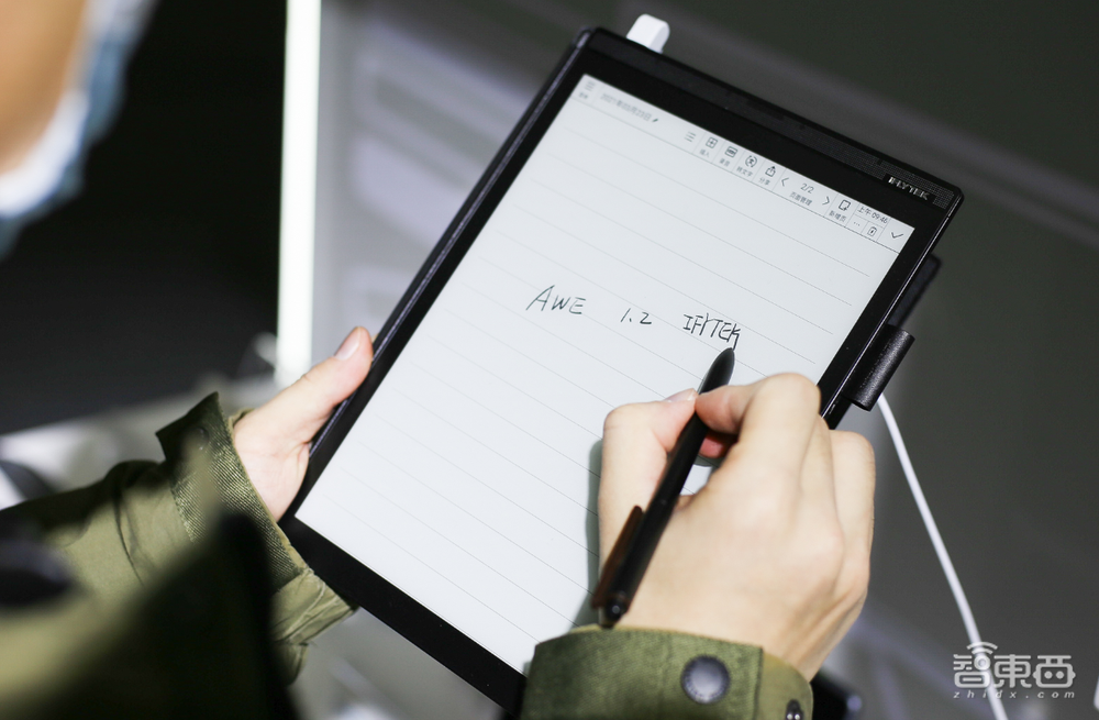 四年狂飙突进,死磕AI技术!讯飞消费业务突围办公、教育赛道