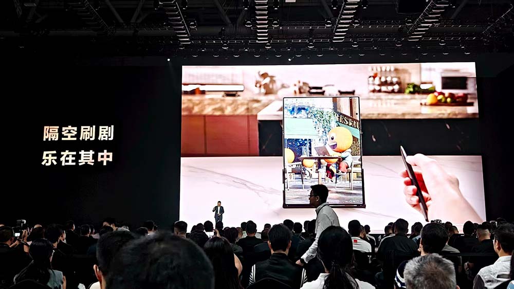 时隔4年，华为史上最强麒麟9020芯片回归！三折叠17999元开售，国产黑科技引爆全场