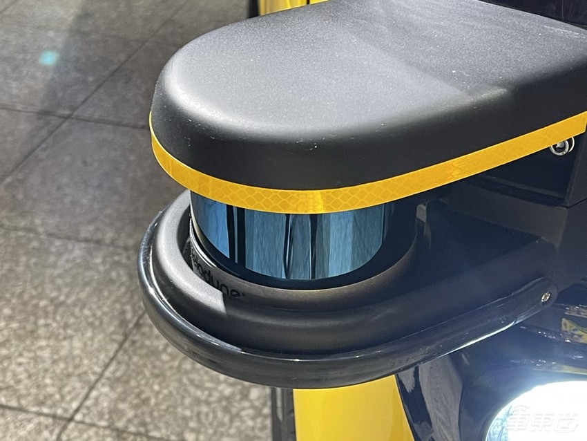 美团无人配送车全新换代 全车超30个传感器,外卖小哥能送的它都能送