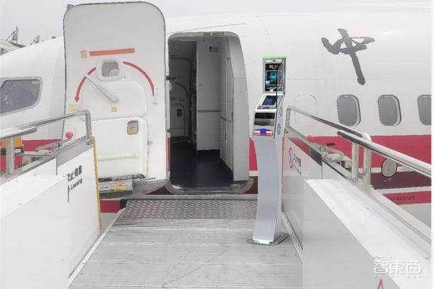 空姐用AR眼镜锁定你！亲测大兴机场八大黑科技，一张脸刷到底