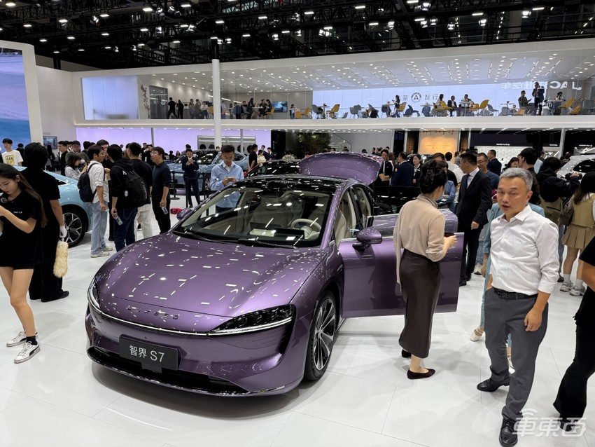 智界新S7广州车展首秀!余承东:正式售价有惊喜