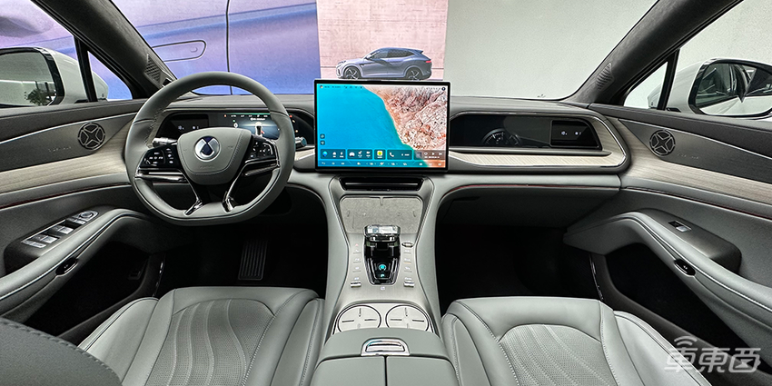 静态体验腾势N7智能座舱:车内两台平板电脑,空调系统有惊喜!