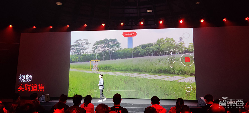 一加2020首场线下发布会：屏幕“拉直”，65W快充补齐，一加8T 3399交朋友