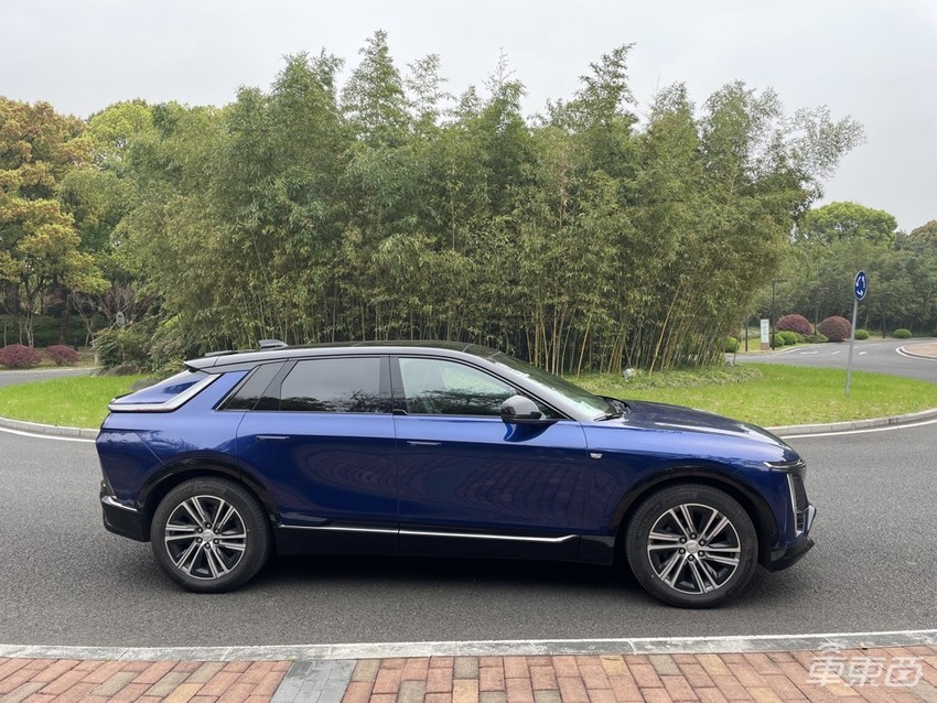 体验凯迪拉克全新一代SuperCruise!司机只用看路,靠屁股就能感知变道方向