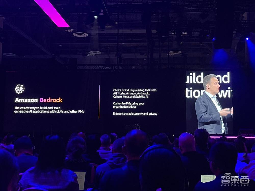 亚马逊年终王炸！两大自研AI芯片性能飙升，推AI助手硬刚微软，联手老黄造最强超算