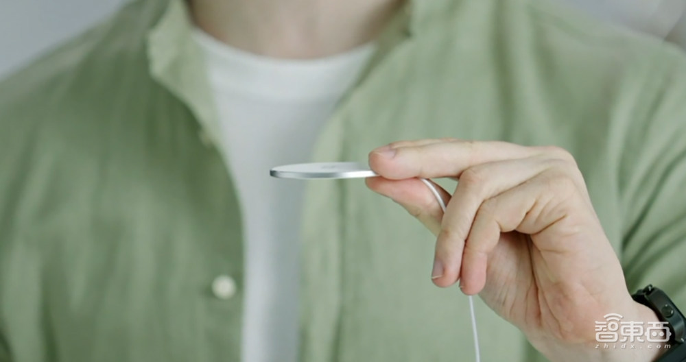 realme干翻苹果?发布50W磁吸无线充技术,效率8倍于MagSafe