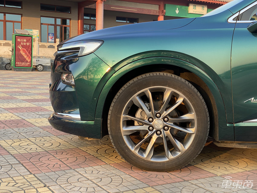 试驾别克旗舰SUV昂科旗 又大又好开,质感直追豪华车