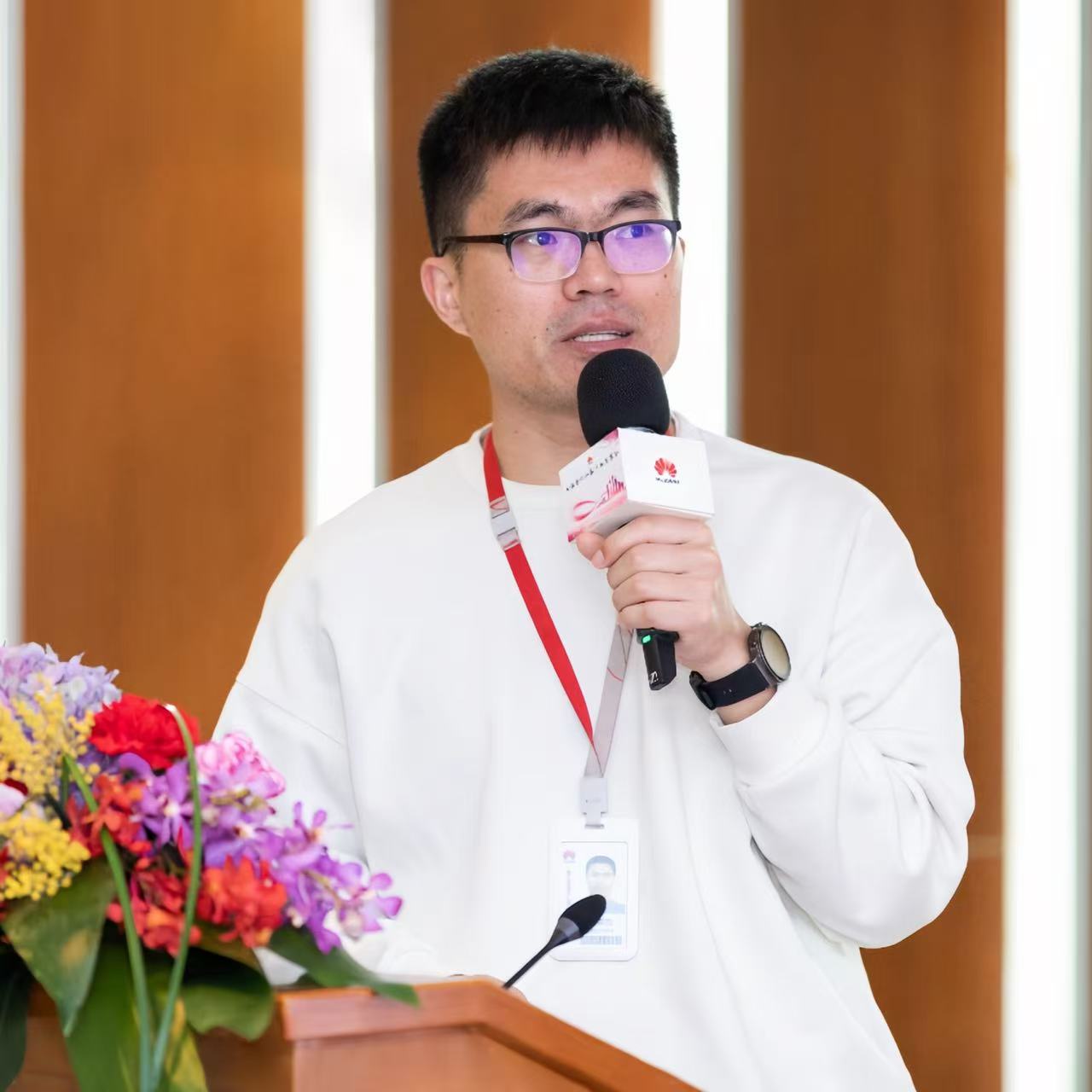 华为专家解读384！超节点与智算集群研讨会议程出炉，还覆盖OCS超节点、AI网络等议题