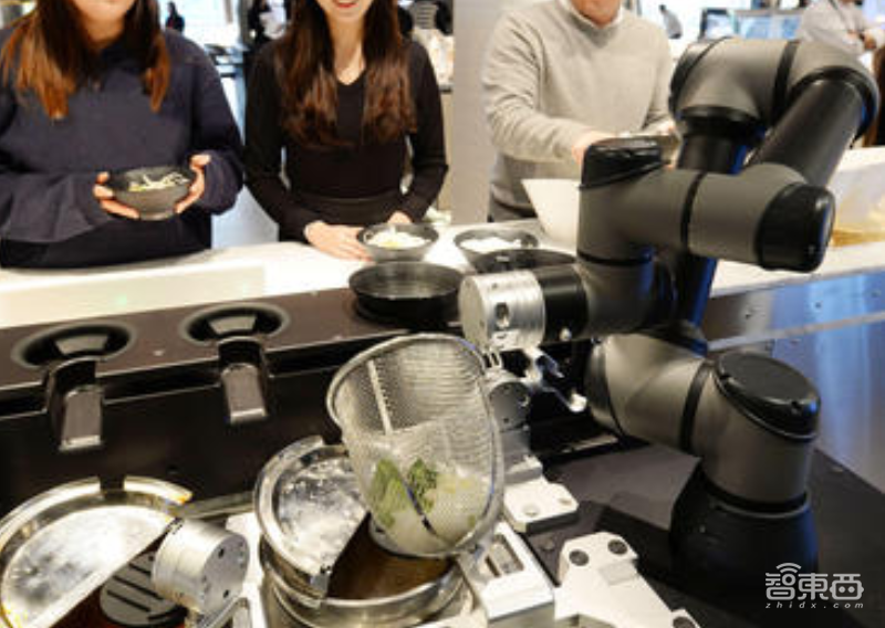 1分钟做好一碗面条，LG厨艺机器人已在首尔餐厅投入使用