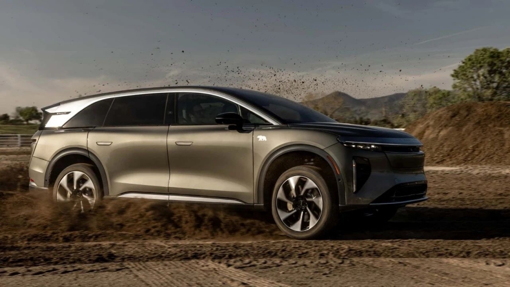 特斯拉新款Model S/X上市！基础版取消半幅方向盘，变化太小被网友质疑