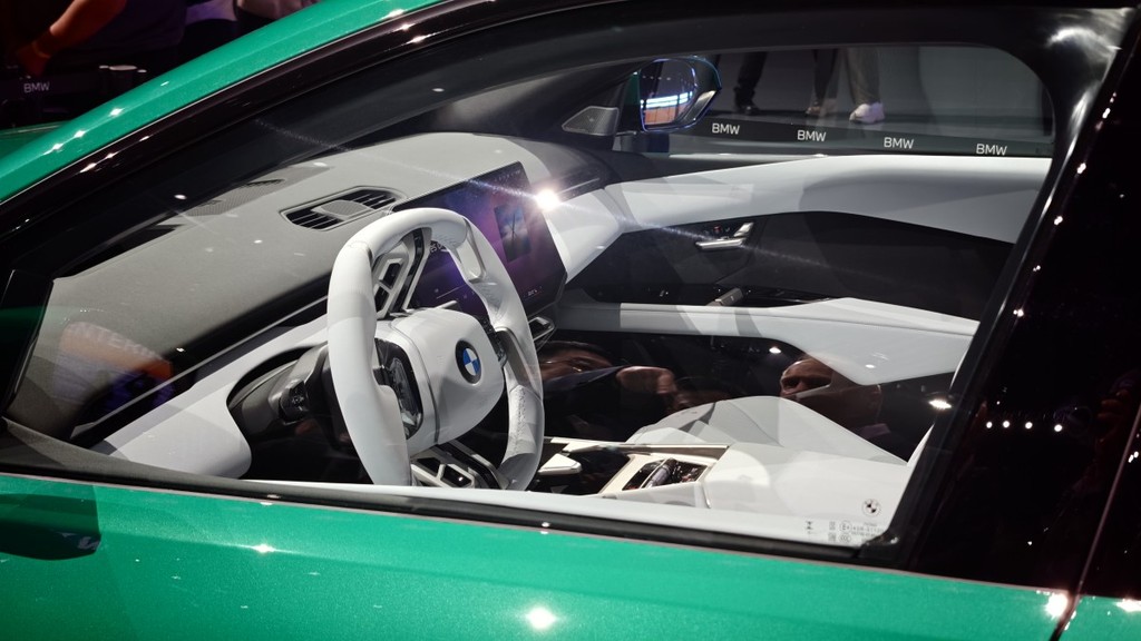 宝马新世代新车三箭齐发！iX3长轴版i3及全新7系落地中国