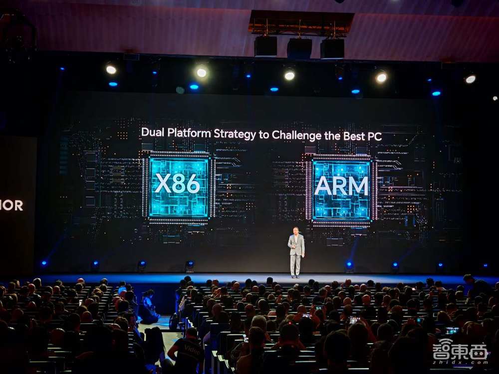 荣耀AI全家桶炸场MWC！CEO赵明宣战苹果，解密平台级AI杀手锏