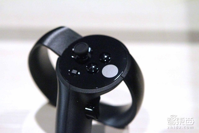 Oculus Touch优点缺点汇总:抓东西很容易 不存在延迟