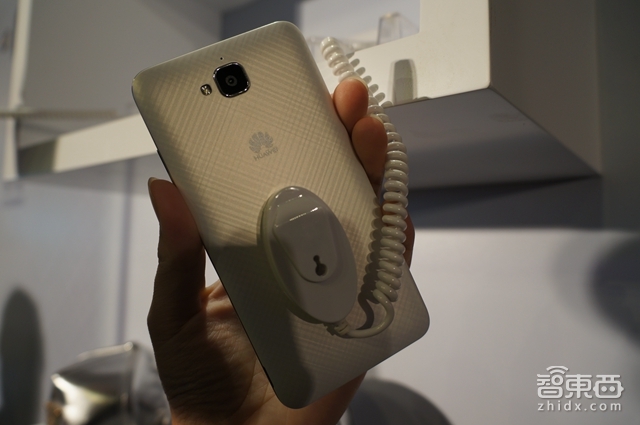 华为畅享5发布:定位千元机 瞄准了年轻人市场