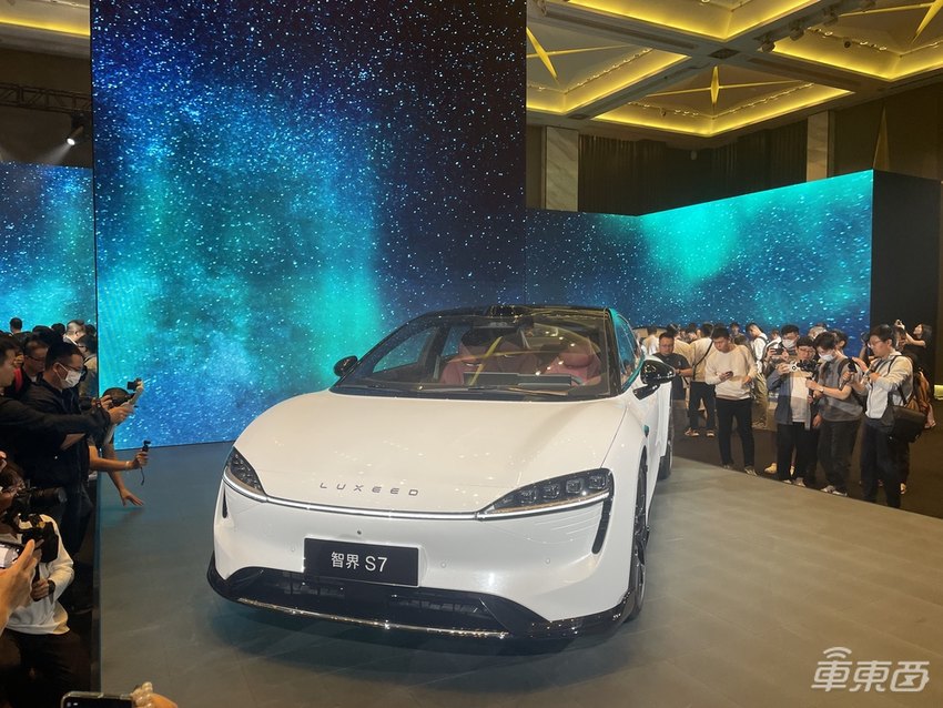 华为智选车首款轿车：瞄准特斯拉Model S，只卖Model 3的价