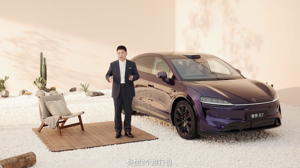 余承东发了“鸿蒙版保时捷”！一口气连上三款车，公开回应问界