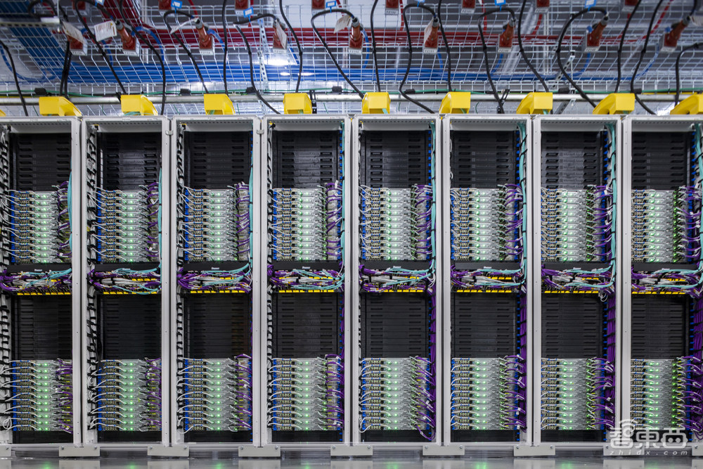 微软推出首款自研大模型AI芯片！台积电5nm、1050亿颗晶体管，OpenAI率先试用