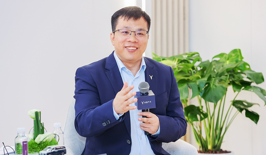 车东西对话岚图卢放：从泰山到山河，详解技术自研与华为合作的平衡之道