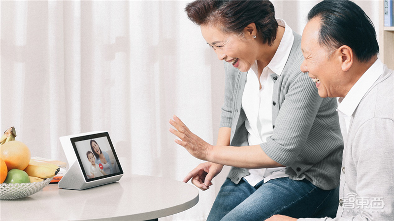 叮当首款带屏智能音箱发布 整合腾讯内容和AI能力