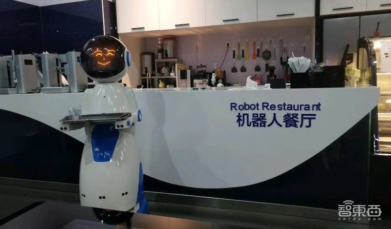 送餐机器人迎来落地潮!亲探北京市场真相,两大玩家斗法