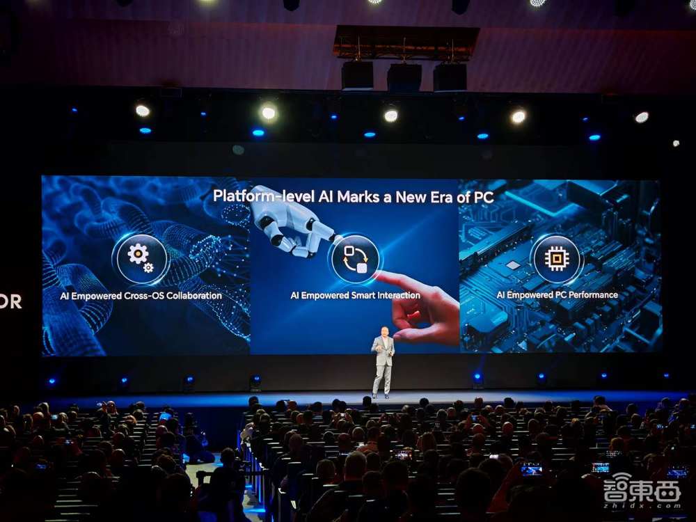荣耀AI全家桶炸场MWC!CEO赵明宣战苹果,解密平台级AI杀手锏