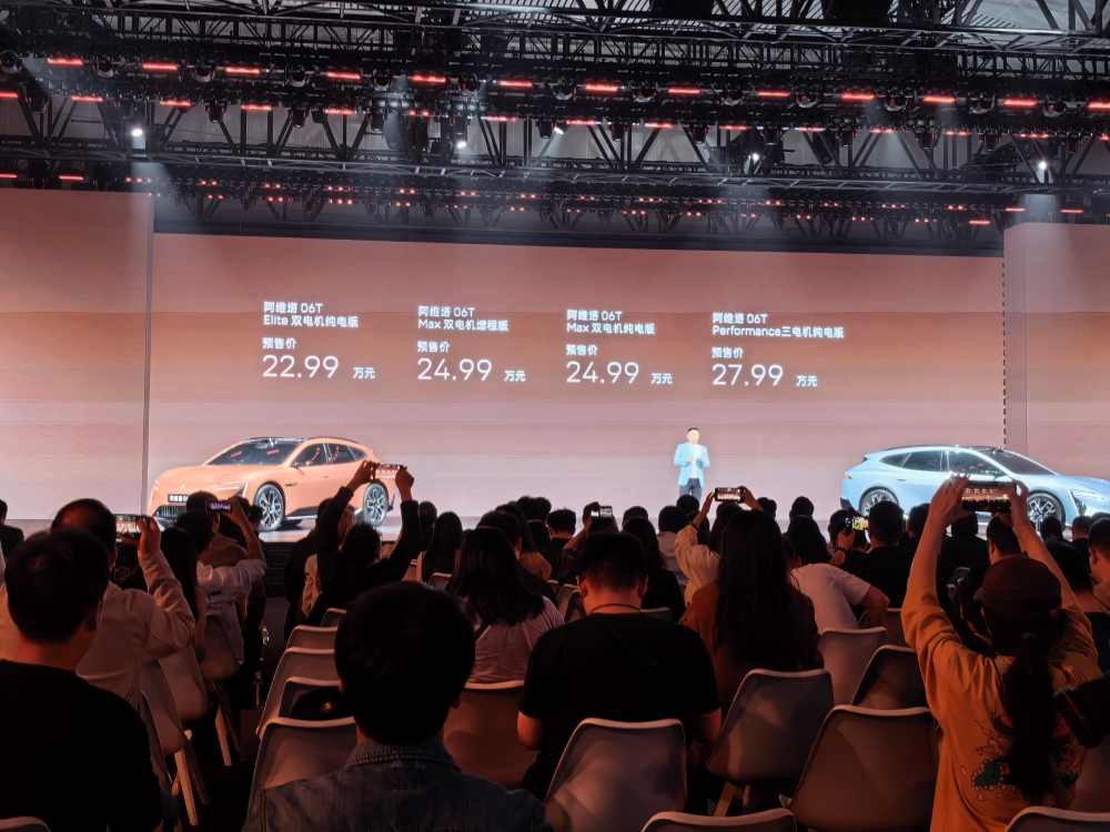 阿维塔双车齐发!搭载华为896线激光雷达,升级智能底盘