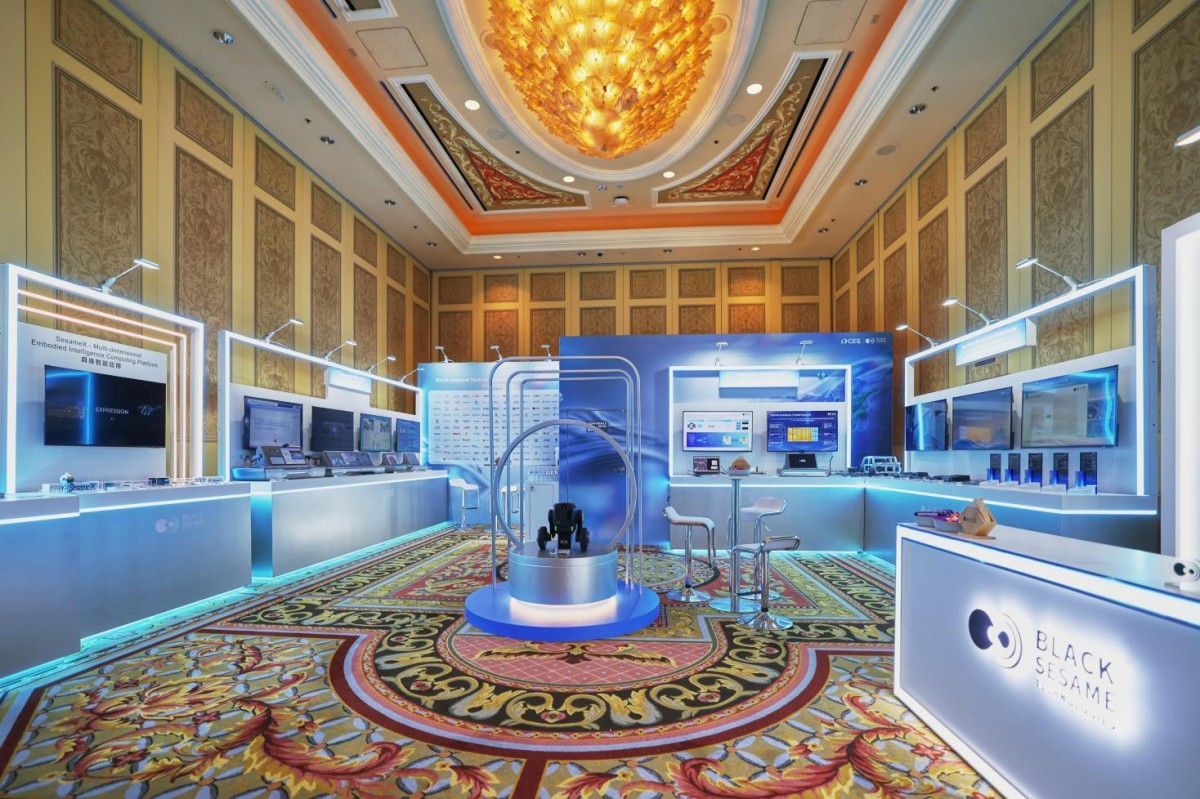 黑芝麻发布智驾开放平台！基于A2000高算力芯片，支持部署VLA模型