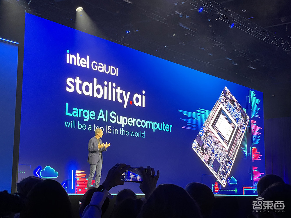 英特尔连甩AI大招!288核至强芯、3代AI芯片、PC断网跑大模型