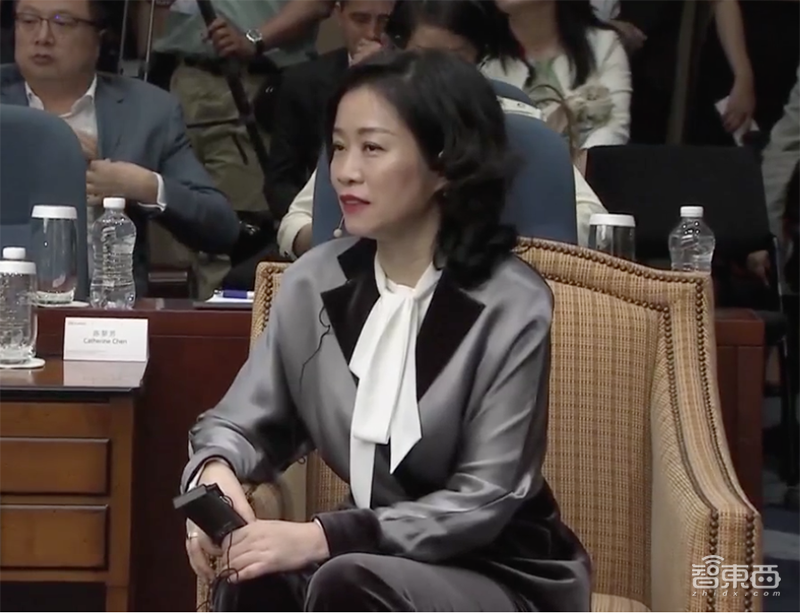 任正非对谈美国思想家:美国封锁是愚蠢的自杀式行为!