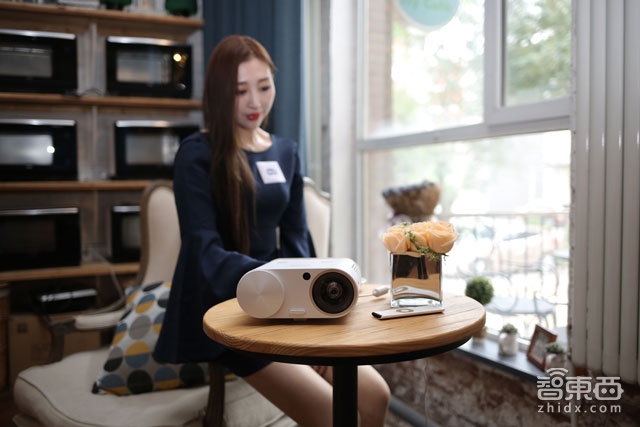 明基发布新一代智能投影 支持WiFi在线影剧库
