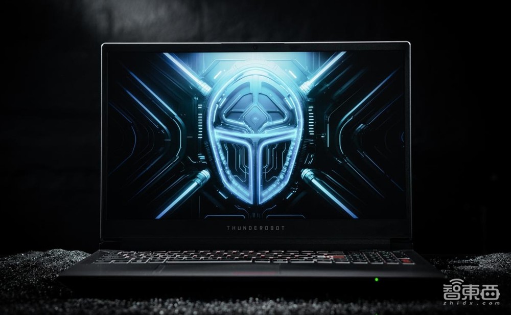 雷神CES亮出三款游戏本新品，搭酷睿14代i9，三风扇散热系统提升性能，6999元起