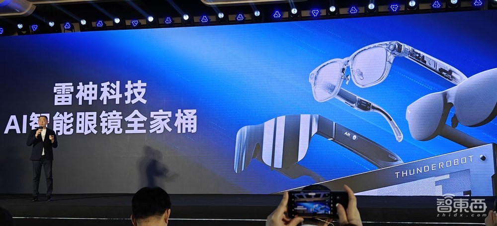 1999元用上豆包+DeepSeek双模型AI眼镜，雷神PC游戏本放出5个AI大招