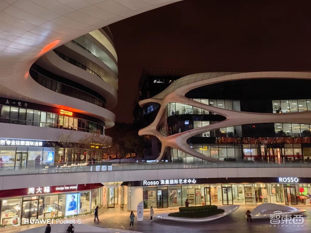 三年六款重磅旗舰,独占一半市场,华为折叠屏凭什么 ?