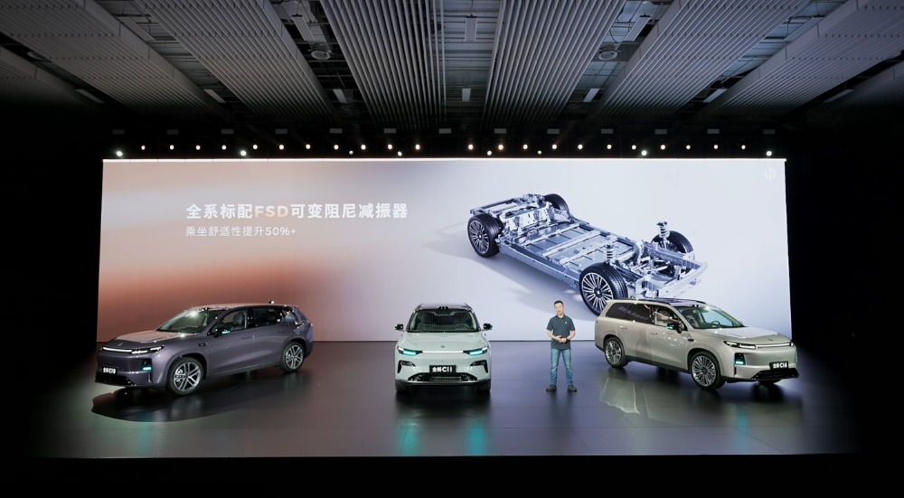零跑发狠了！三款车17个版型一起上，打满12到17万市场