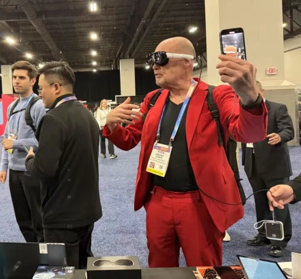 中国AI眼镜军团CES霸场,27家公司组团秀肌肉,2026百镜大战打响第一枪