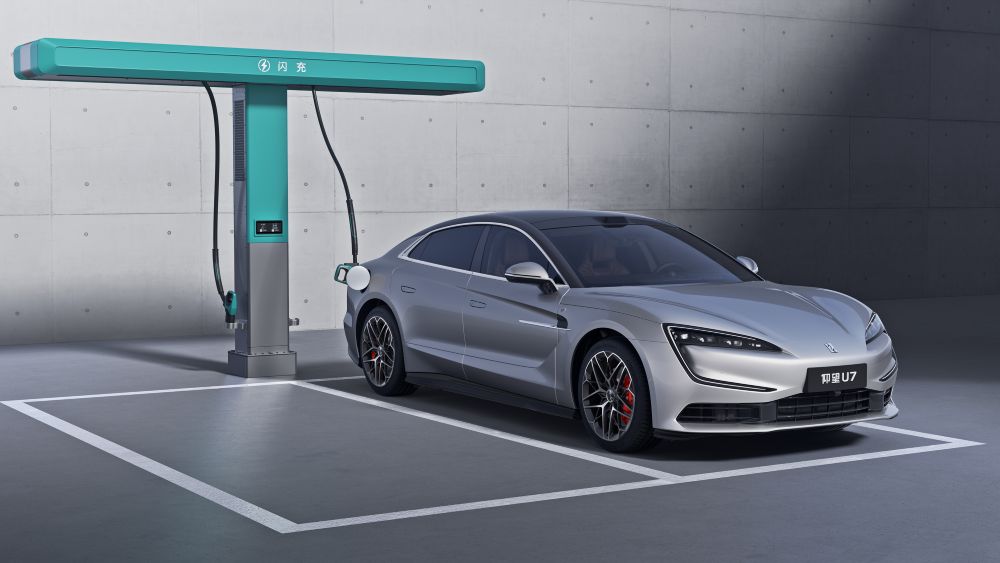仰望三款新车搭载闪充技术！打破补能限制，加码豪华车市场