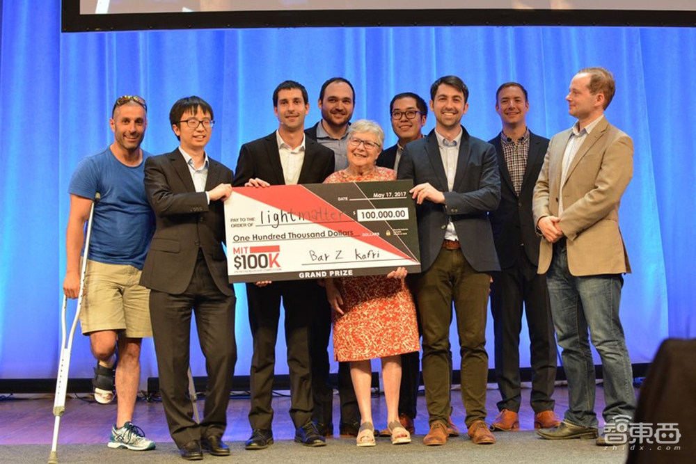 一篇论文引发的光子AI芯片革命！这次真想要了摩尔定律的命