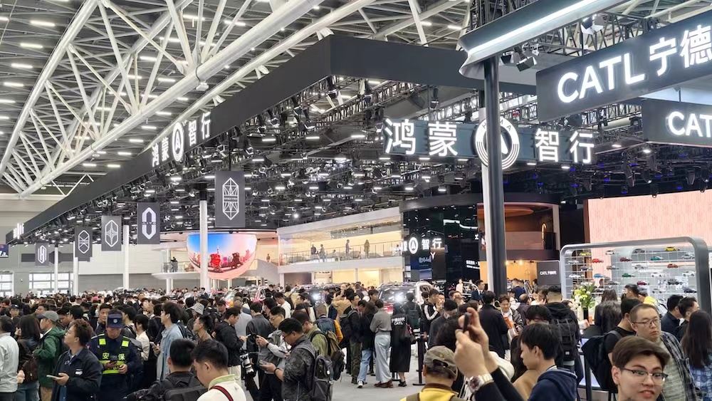 五大趋势看懂2025广州车展:增程纯电对攻,智驾成最大变量,华为稳坐“隐形C位”