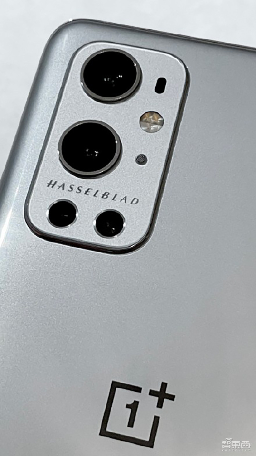 一加正式联手哈苏!3年砸10亿死磕拍照,687亿色拍照在路上