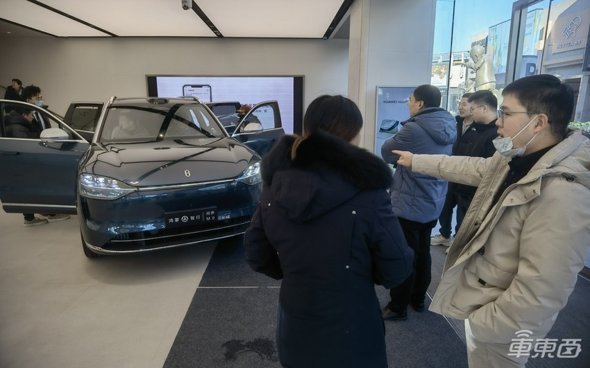 问界M9有多火？BBA车主扎堆体验，有人卖掉百万豪车选择下定