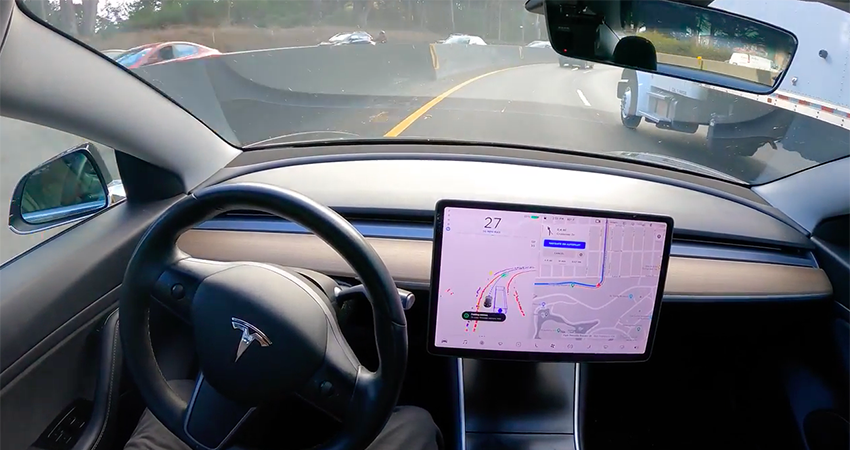 特斯拉FSD新功能：过窄路可以自动折叠后视镜