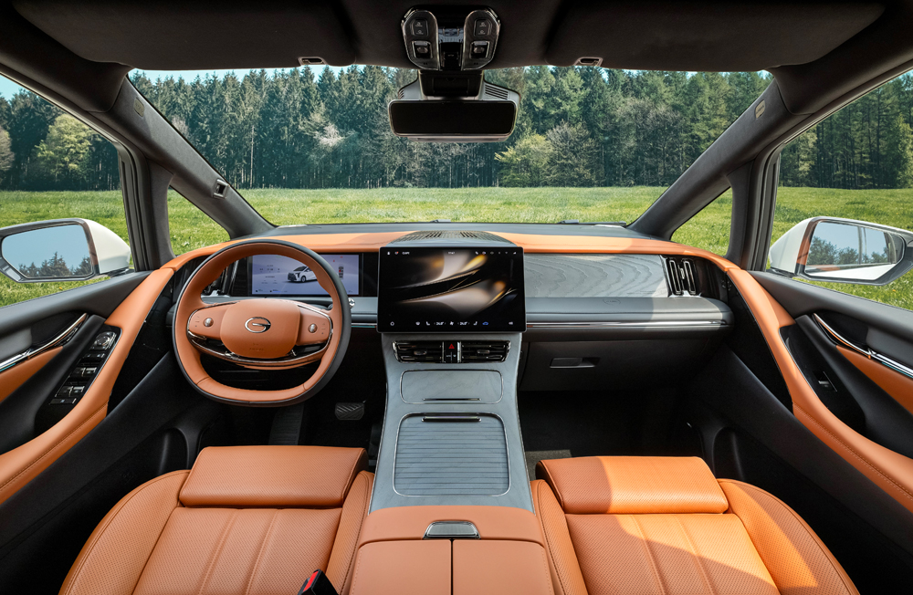 传祺向往M8乾崑版亮相！华为智驾智舱全面赋能，还有零重力座椅、大冰箱