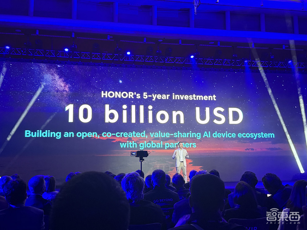榮耀宣布轉(zhuǎn)型！CEO李健履新首秀：為AI豪投700億