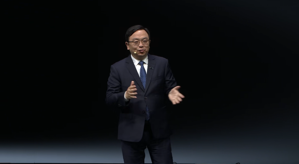 王传福抛技术王炸！二代刀片电池11车齐发，9分钟充满，要狂建两万闪充站