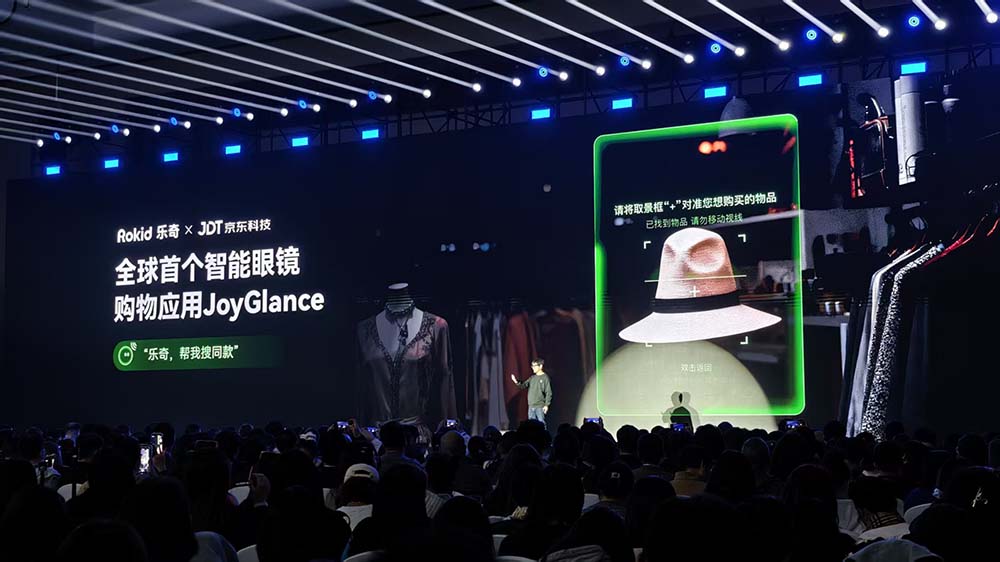 1500万次使用！日均佩戴8小时，同比增长800%，AI眼镜迎来“iPhone时刻”