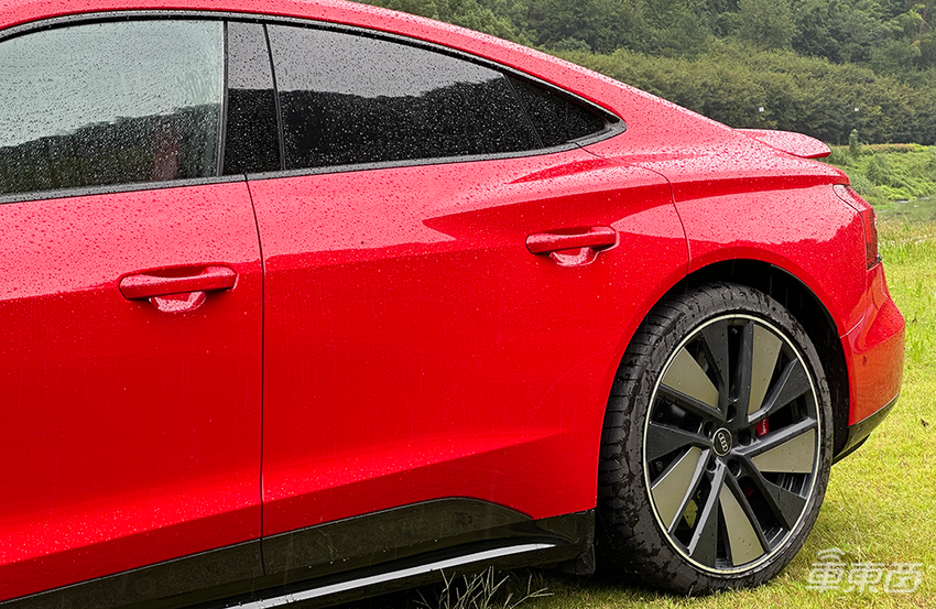 试驾奥迪e-tron GT：是少数人的大玩具，但真的好玩