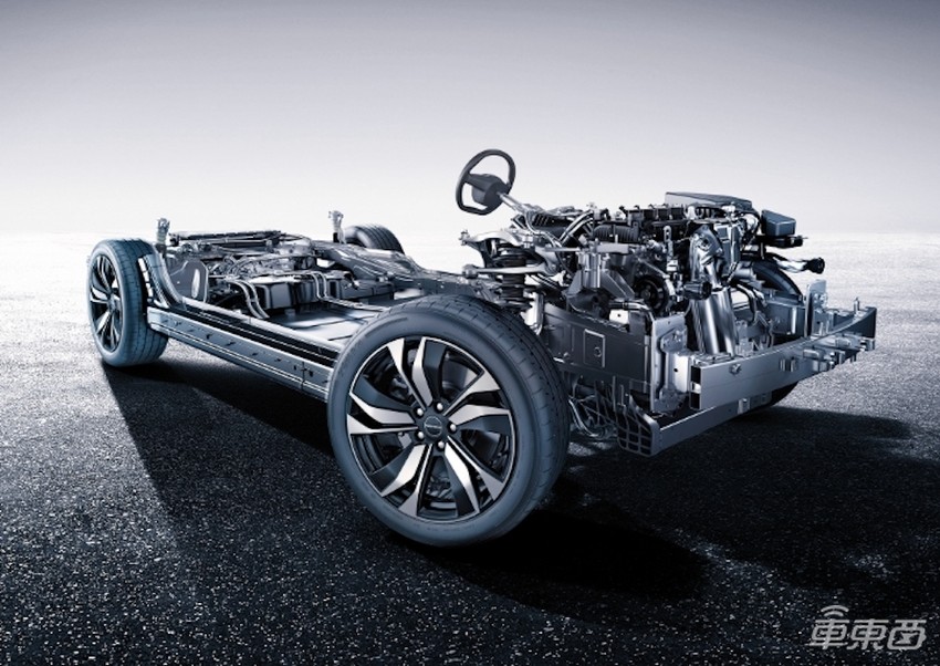 重庆试驾华为版增程电动车：动力不输百万级跑车，华为音响上档次