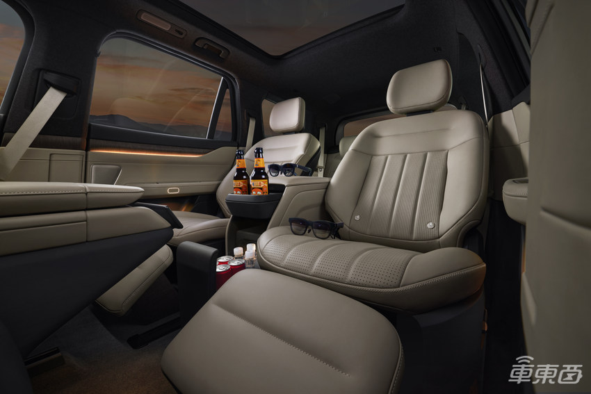 蔚来连发两款新车！ES8售价突破60万，500kW充电桩也来了